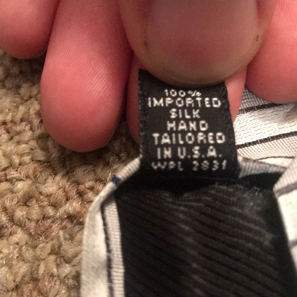 Ike Behar Silver patterned tie Handmade in USA - Picture 2 of 5